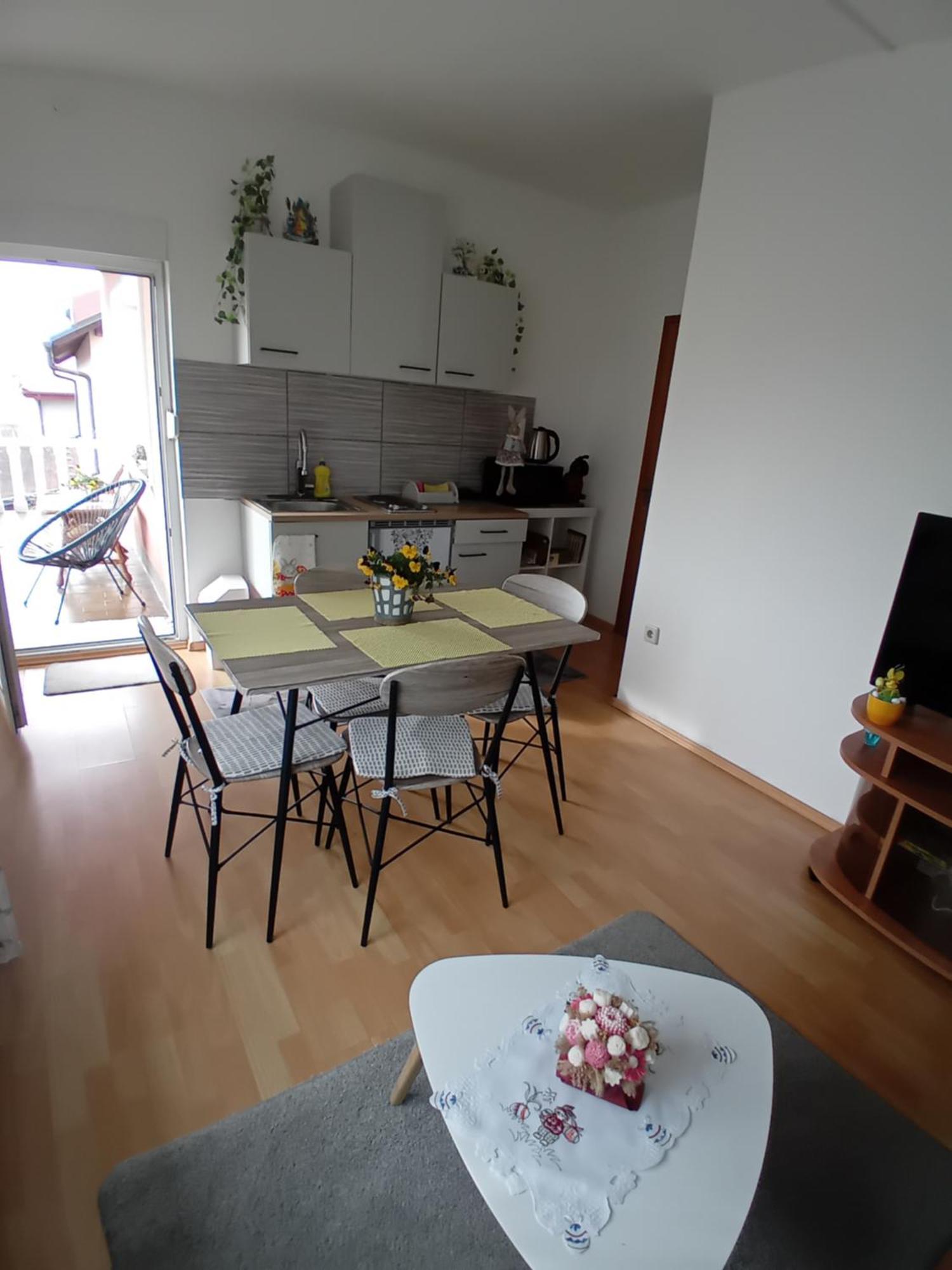 Apartman Nada คาปรินา ภายนอก รูปภาพ